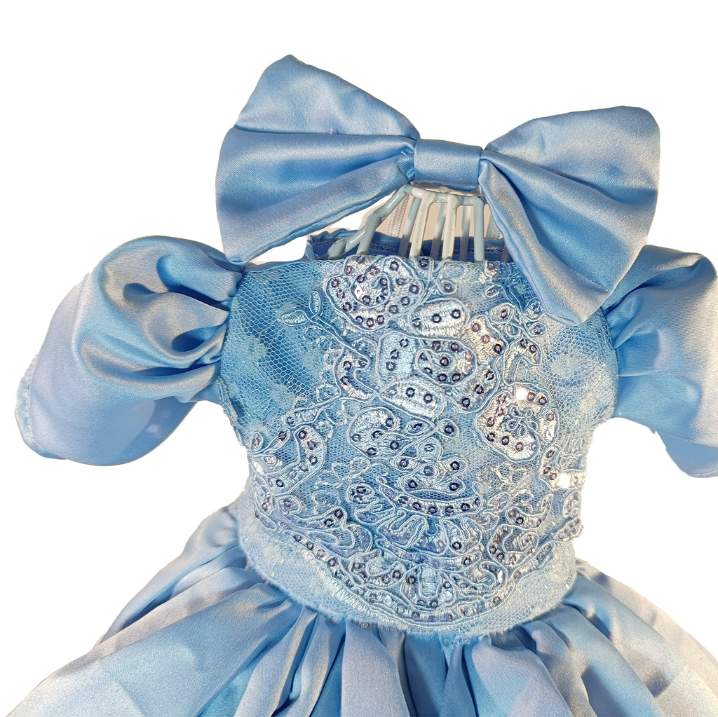 Vestido azul con aplicaciones