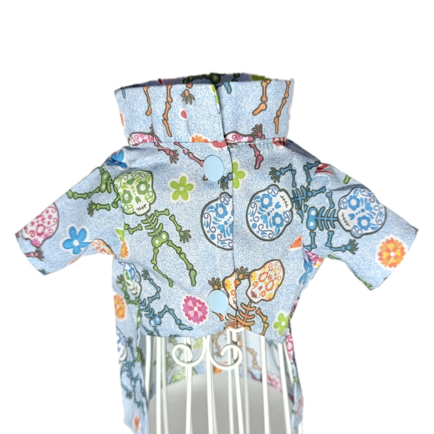 Camisa azul calaveras