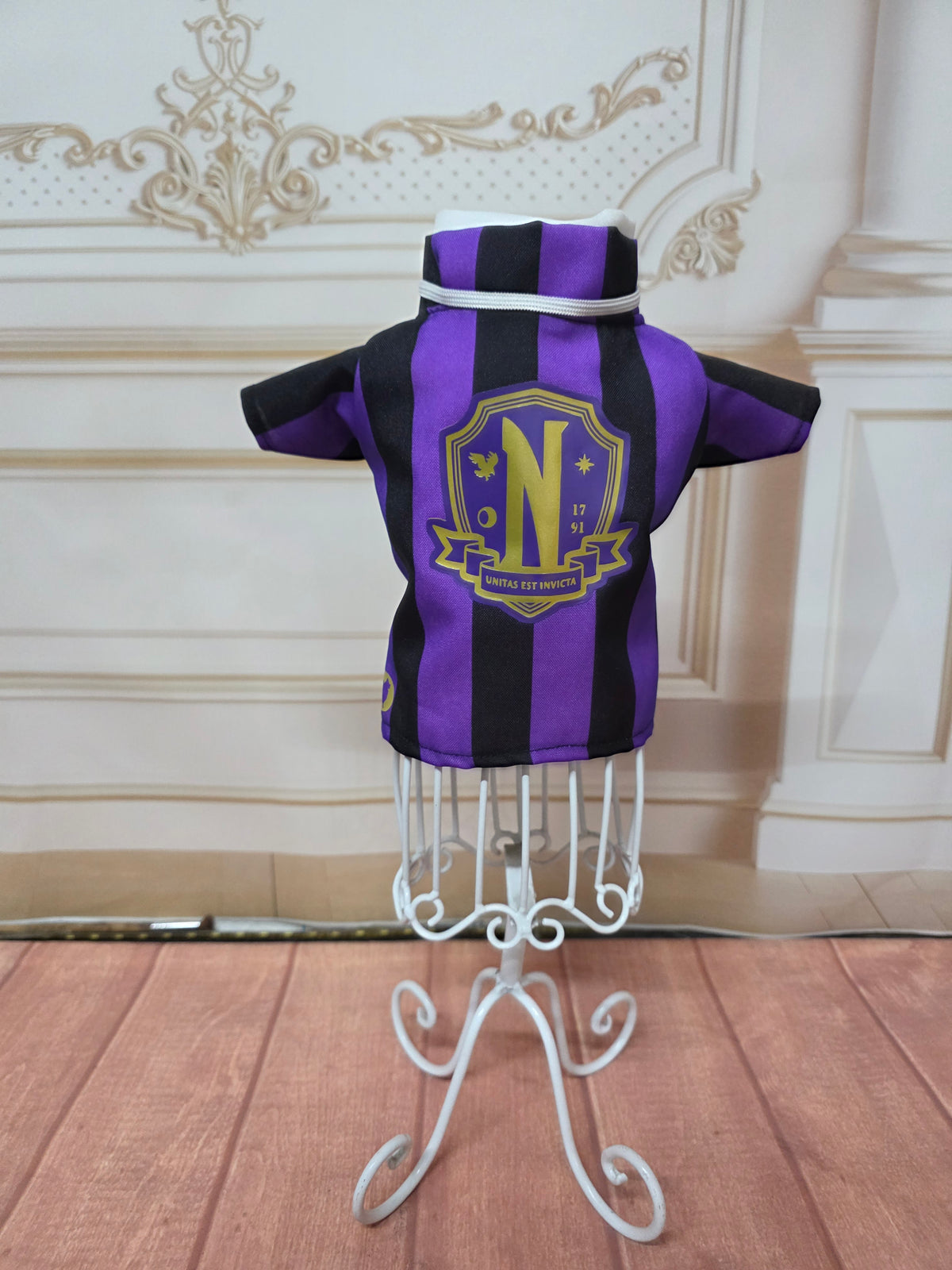 Uniforme merlina morado
