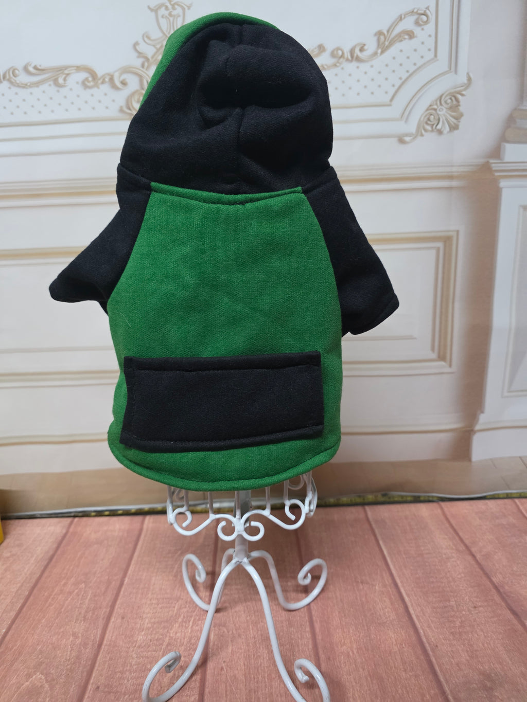 Sudadera verde con negro