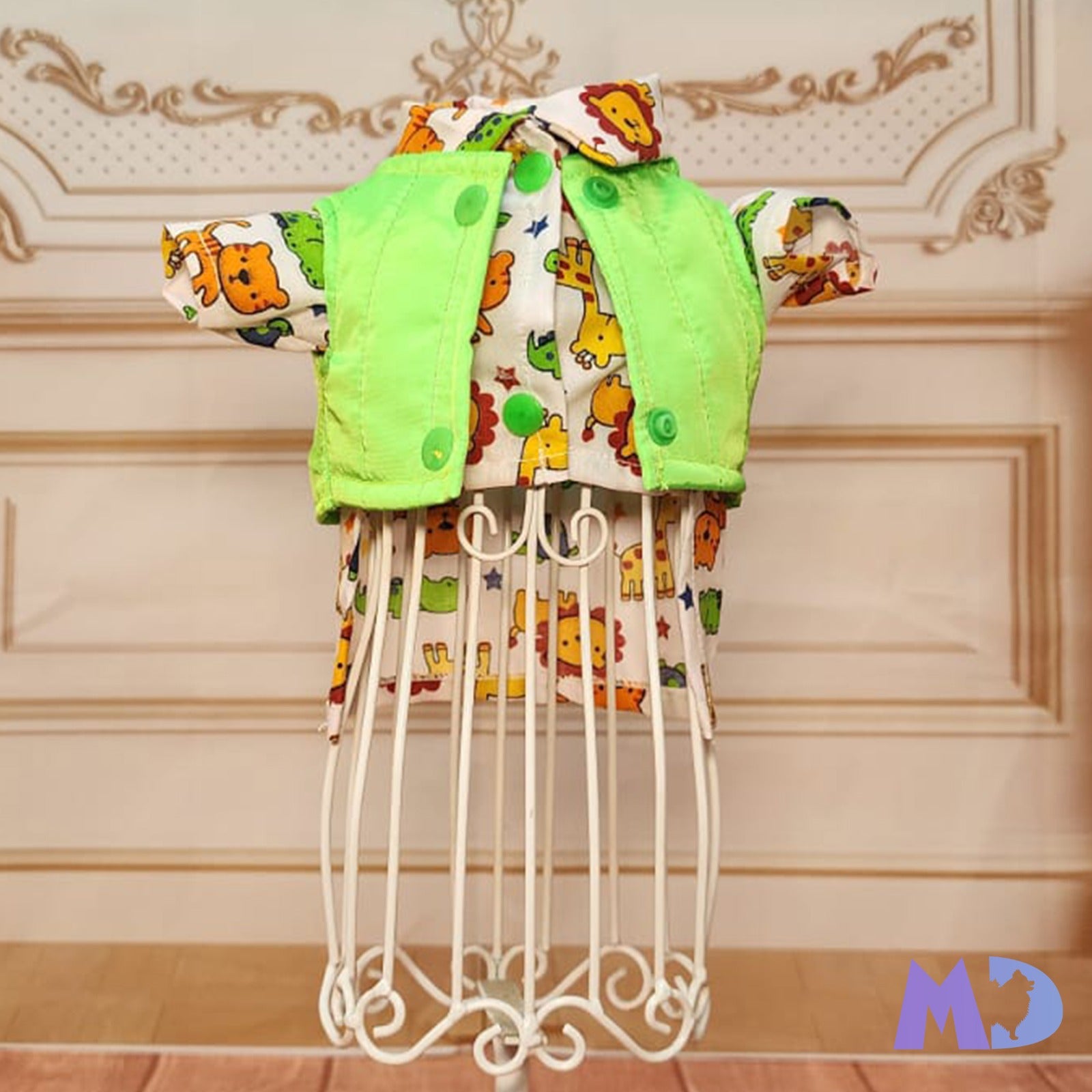 Chaleco y camisa león