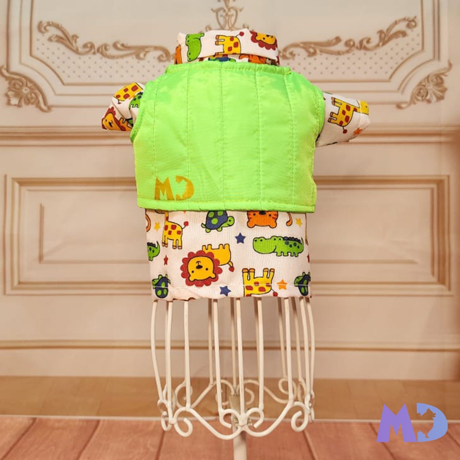 Chaleco y camisa león