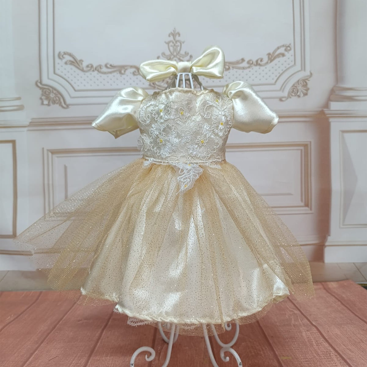Vestido dorado epoca