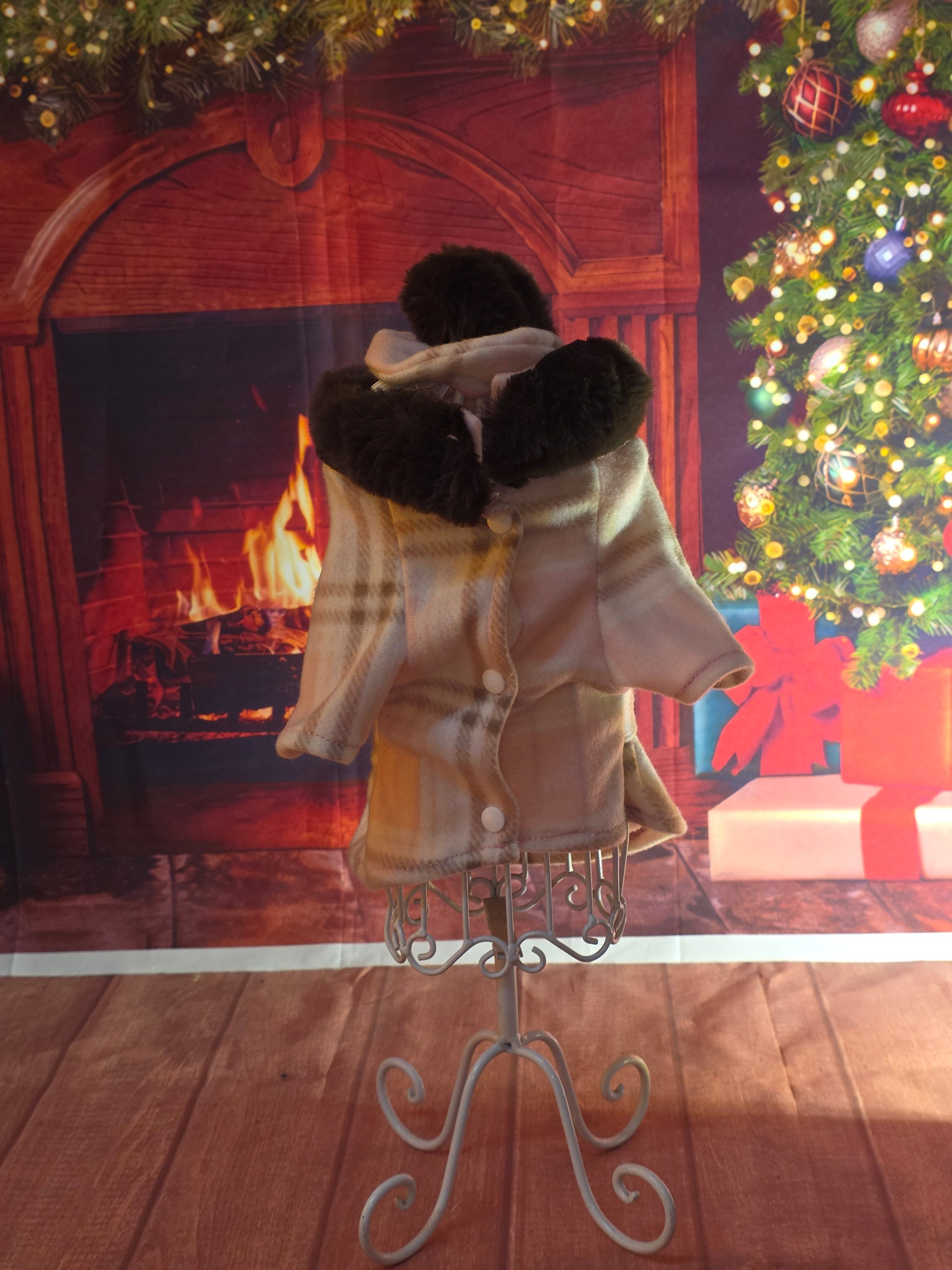 Gabardina rosa con boina