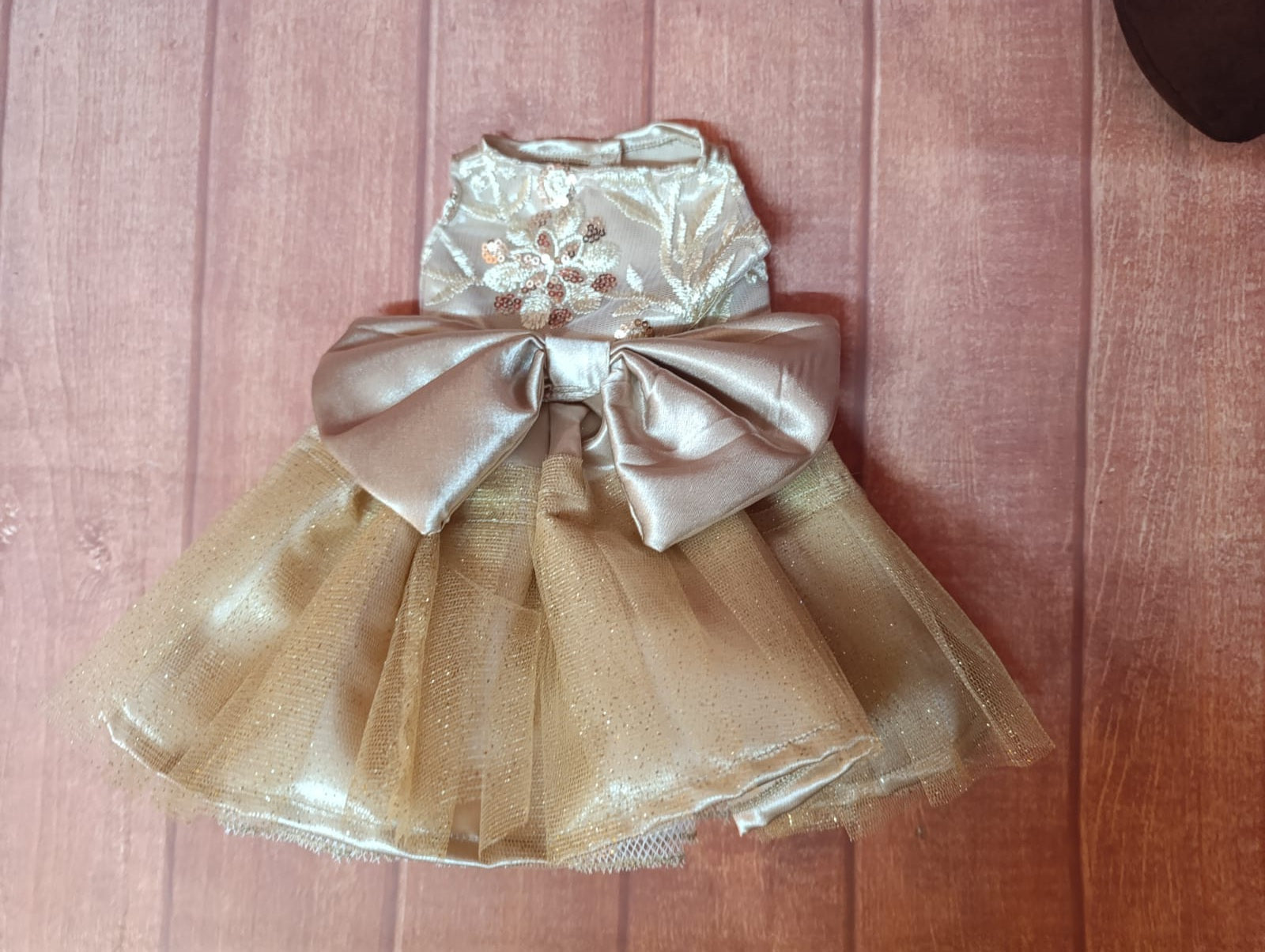 Vestido dorado encaje