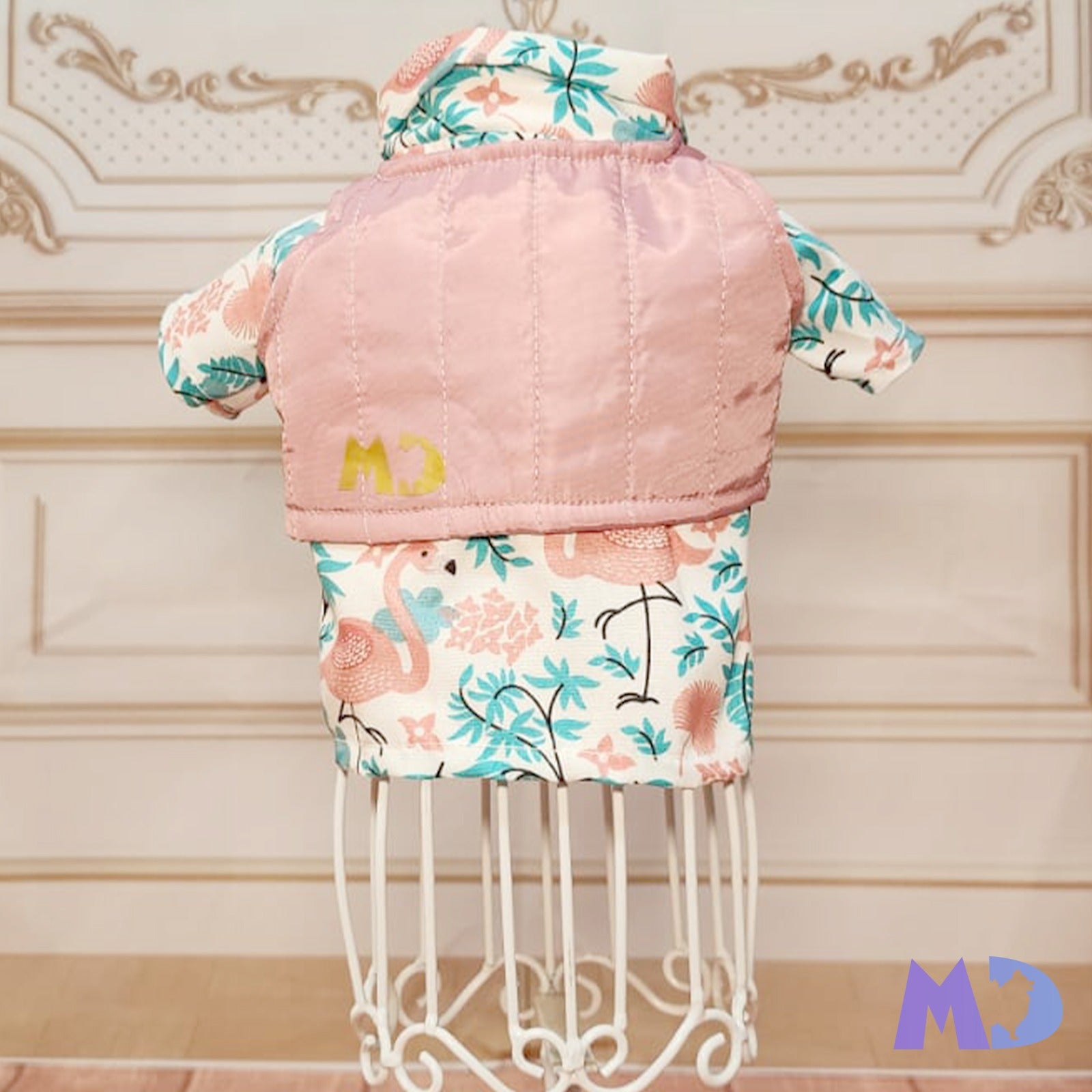 Camisa y chaleco pelicanos